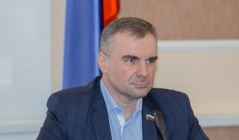 На одного депутата меньше